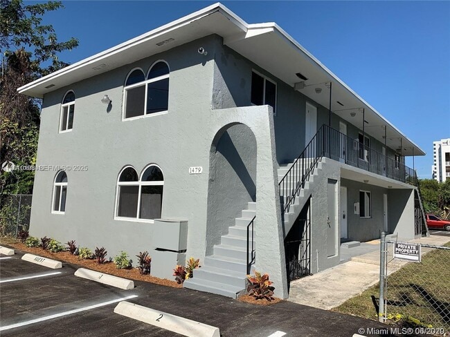 Building Photo - 1479 NW 16th St Unit 2