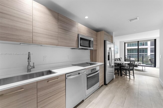 Building Photo - 121 NE 34th St Unit L301 Rental