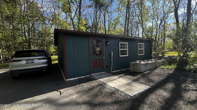 Building Photo - 129 Johnson Hill Rd