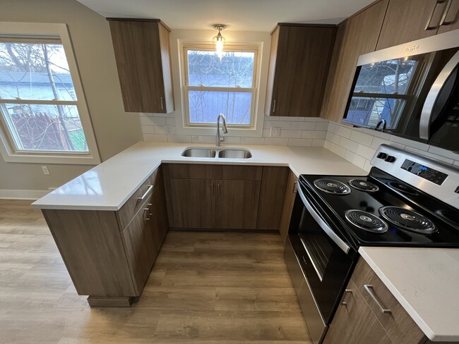 Photo - 393 W 20th St