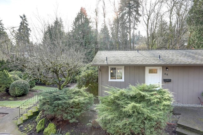 Photo - Large 2bd, 1.75ba Condo Available in Perfect Bellevue Location!