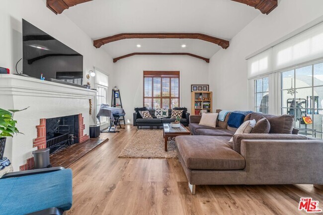 Building Photo - 3300 W 78th St Rental