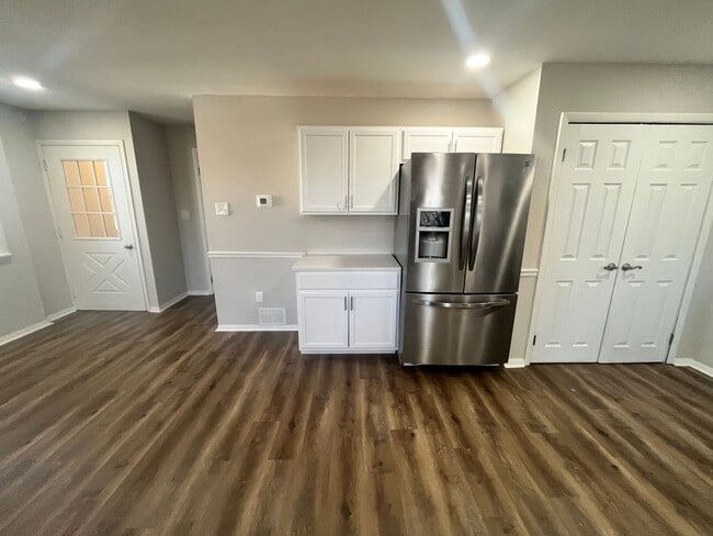 Photo - 611 Old Elm St Unit 3