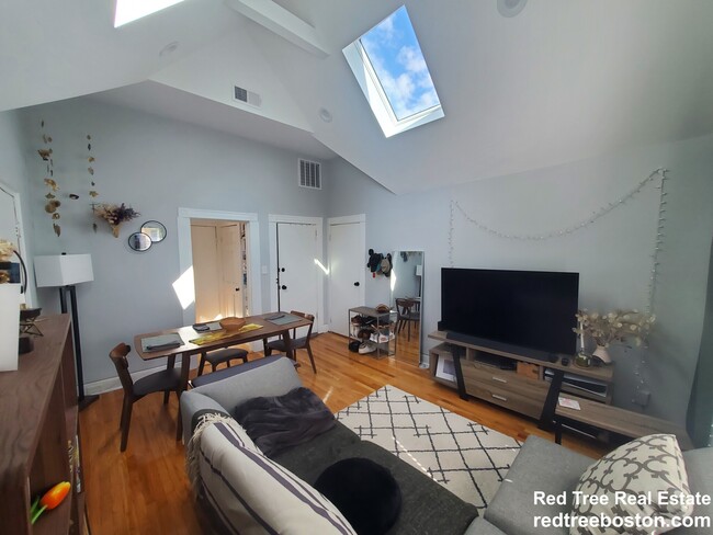 Photo - 72 Marshall St Unit 3