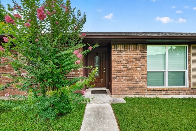 Photo - 13629 Lynnwood Ln