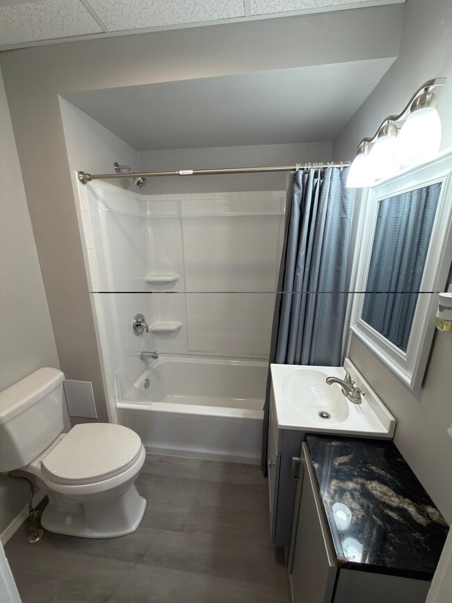 Baño - 119 E Raspberry St Unidad 2