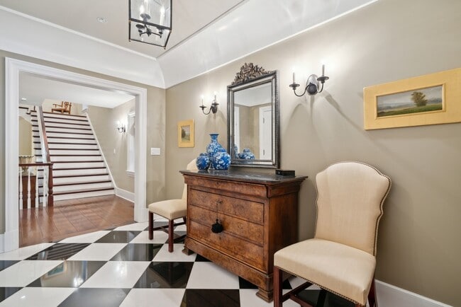 Photo - 446 W Huron St