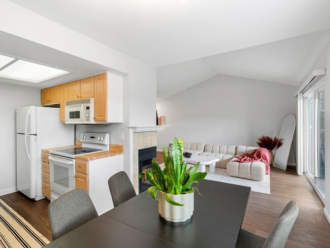 Photo - Updated Quiet 1-bedroom, 1-bath condo in the heart of Murrayhill Unidad N5