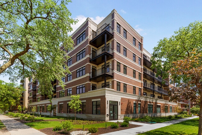 Building Photo - 1555 Ridge Ave Rental