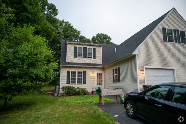 Building Photo - 11 Chapin St Rental