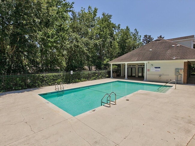 Photo - 3-bedroom 3-bathroom condo off Tharpe, washer/dryer, Dishwasher, Pool! Unit #405