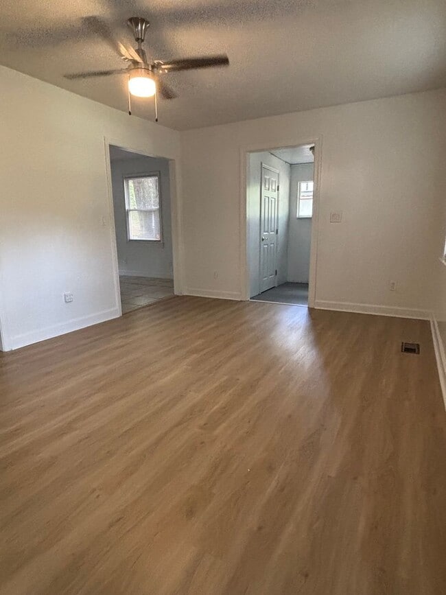 Photo - 2211 Lavera Dr