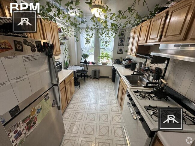 Building Photo - 2 bedroom in Brighton MA 02135 Unit 10 Rental