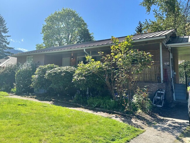 Photo - Converted Duplex 2 Bed 1 Bath w/ Private Y...