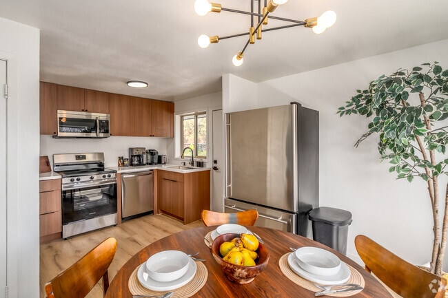 3BR, 2BA - 1,500SF - Kitchen - 3732 N Stevens St