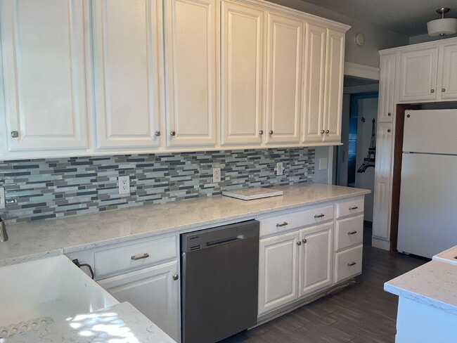 Photo - "Charming 2-Bed Home with Granite Touches in Tracy's Heart!"