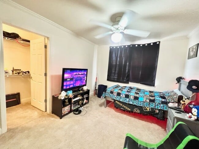 Photo - 703 Majestic Dr