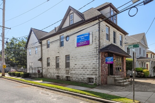 Photo - 688 N Broad St