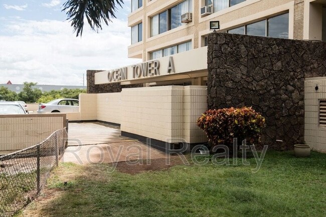 Building Photo - 1060 Kamehameha Hwy