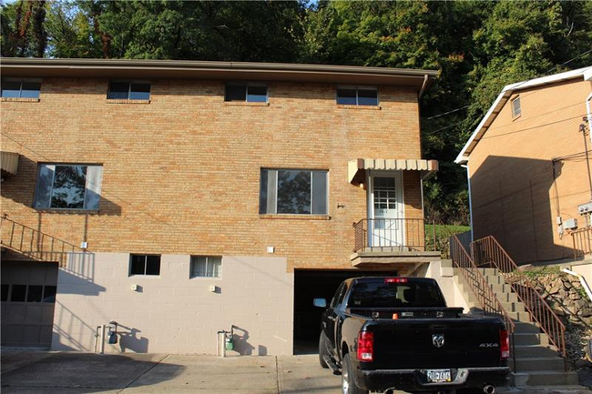 Building Photo - 1417 Pine Hollow Rd Rental
