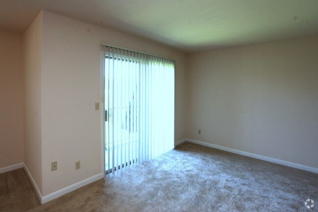2BR,1BA-Living