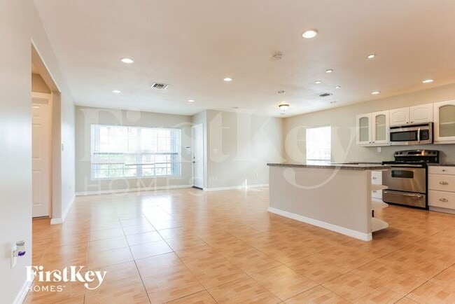 Photo - 7730 NW 39th St