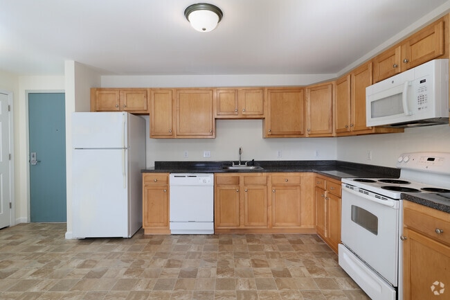 Kitchen 1BR, 1BA - 690SF