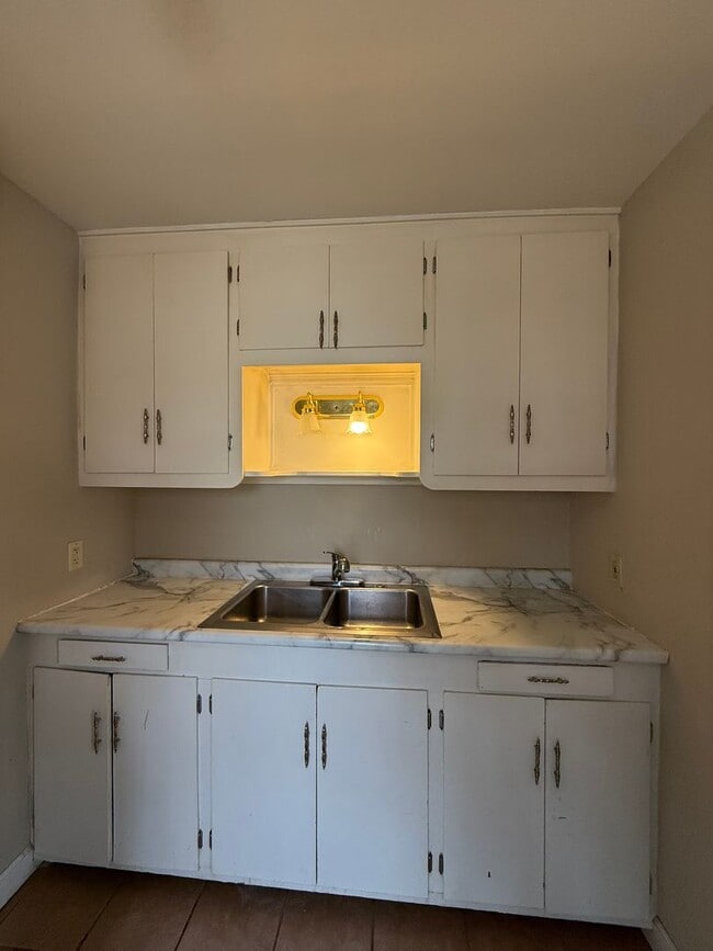 Photo - 562 Edmund Ave W Unit 2