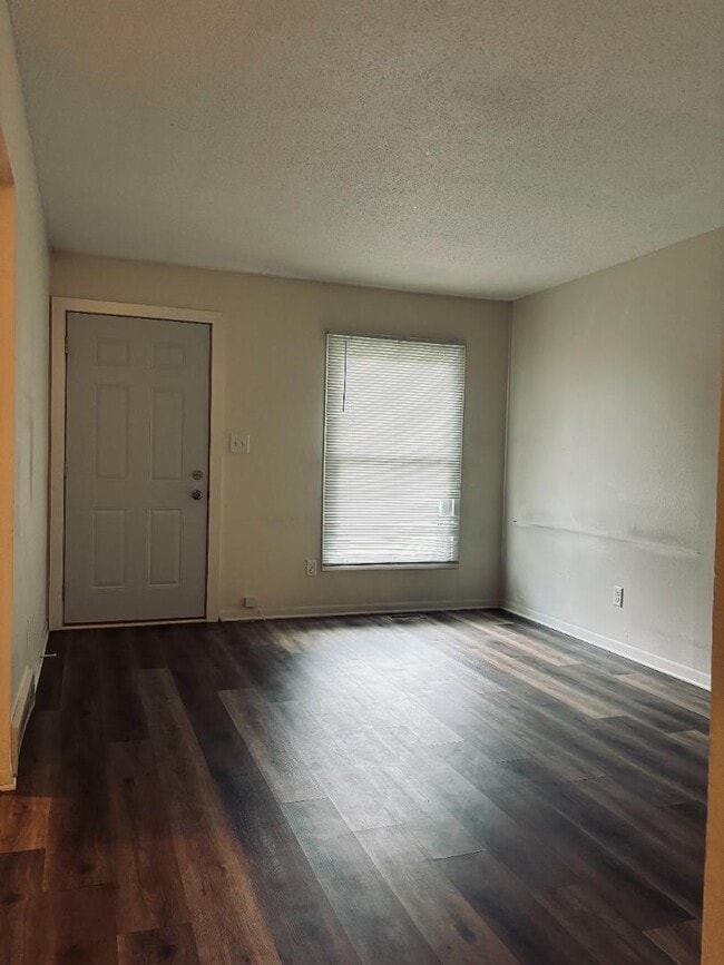 Photo - 935 Herold Ave