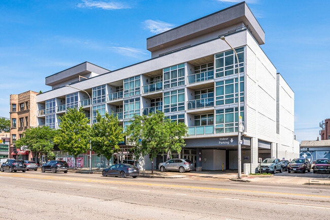 Building Photo - 1610 W Fullerton Ave Unit 409