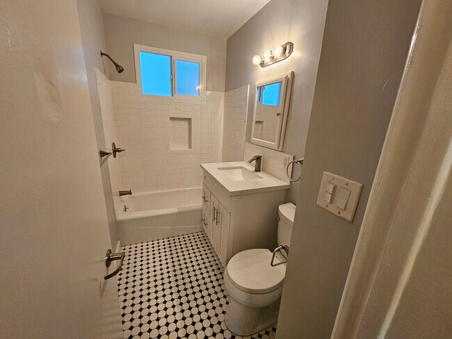 Photo - 1473 Rexford Dr