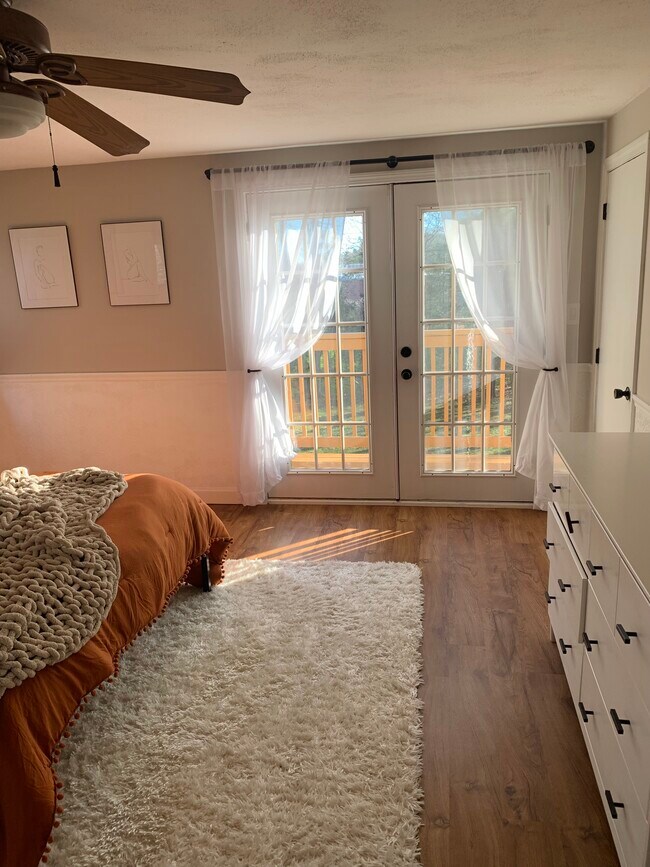 Master bedroom - 12 Chapel Ln