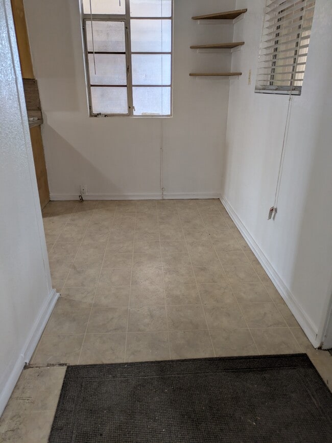Photo - 1514 W 1st Pl