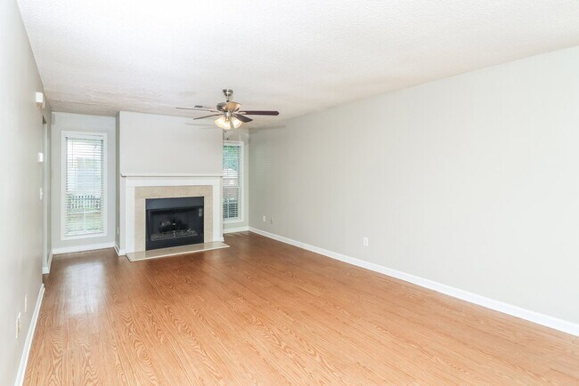 Photo - 4667 Whitesand Way NW