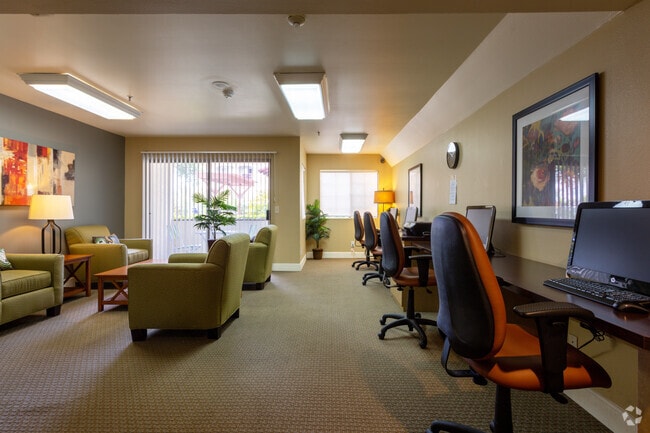 Wi Fi Lounge - The Huntington Breeze