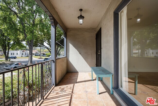 Photo - 3659 Glenfeliz Blvd