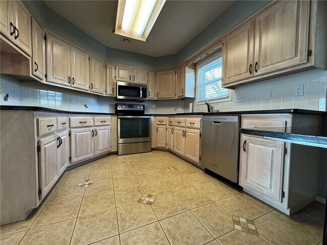 Photo - 2 Newburgh Dr