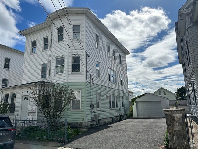 Building Photo - 40 Larch St Unit 1 Rental
