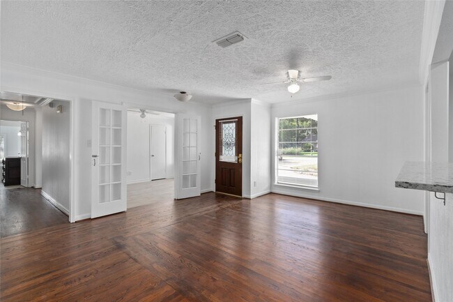 Photo - 500 Shirleen Dr