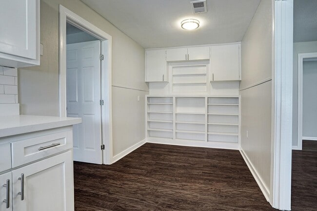 Photo - 125 W Pecan Ln