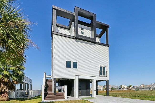 Building Photo - 830 Tiki Dr Rental