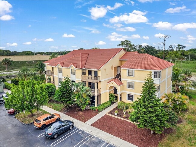 Building Photo - 5801 Riverside Dr Unit 102B3 Rental