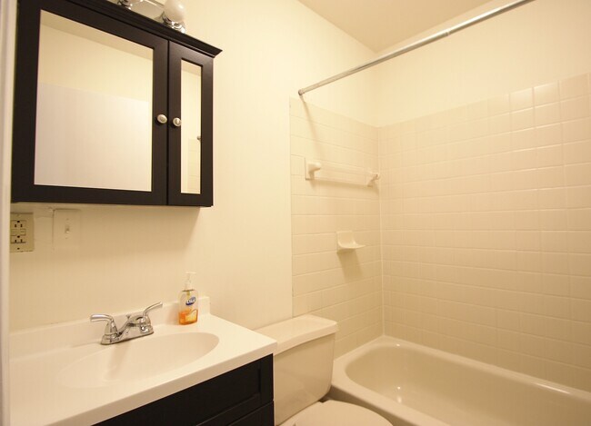Full Bathroom - 2320 Catharine St Unit 1