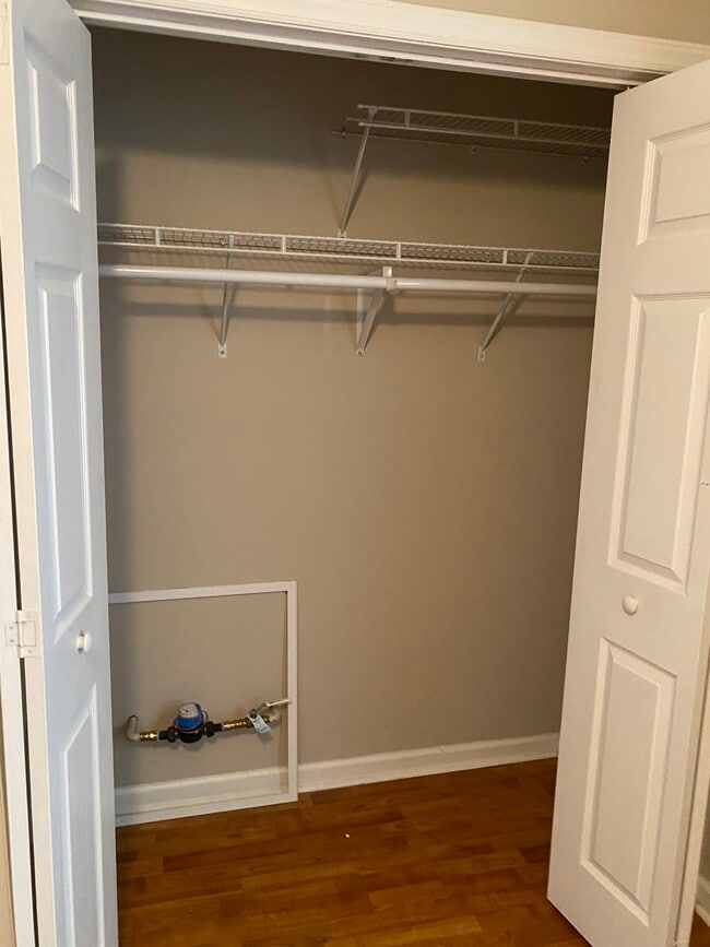 Armario del dormitorio delantero - 1851 Trailwood Heights Ln Unidad 102