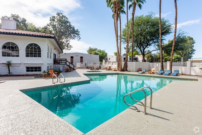 Photo - Nightingale on 25th