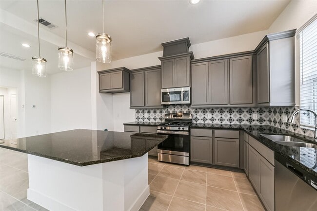 Building Photo - 1531 Crystal Stream Dr