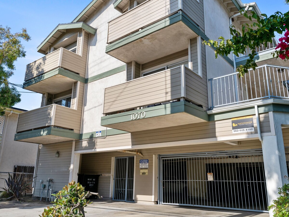 Photo - 1070 Loma Ave