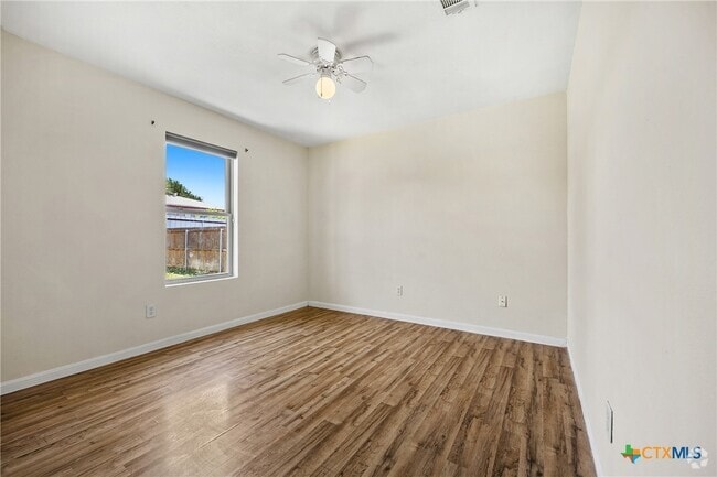 Building Photo - 4307 Stallion Dr Rental