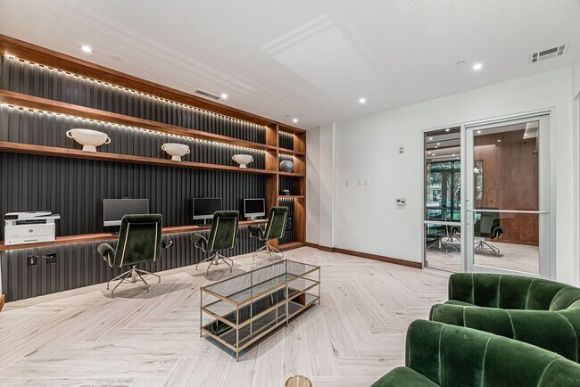 Photo - 8877 Lakes at 610 Dr Unit 468