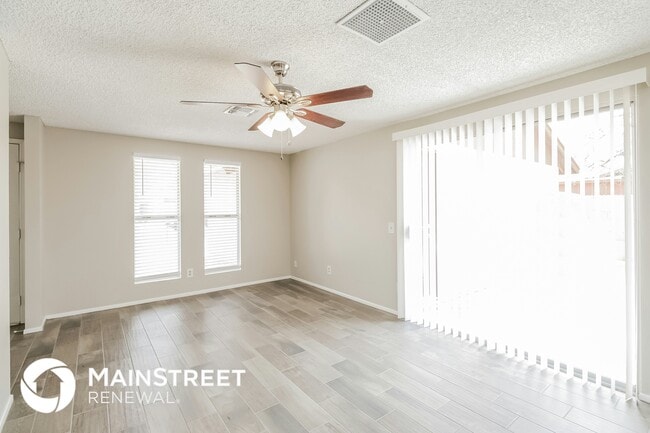 Photo - 2100 N Comanche Dr